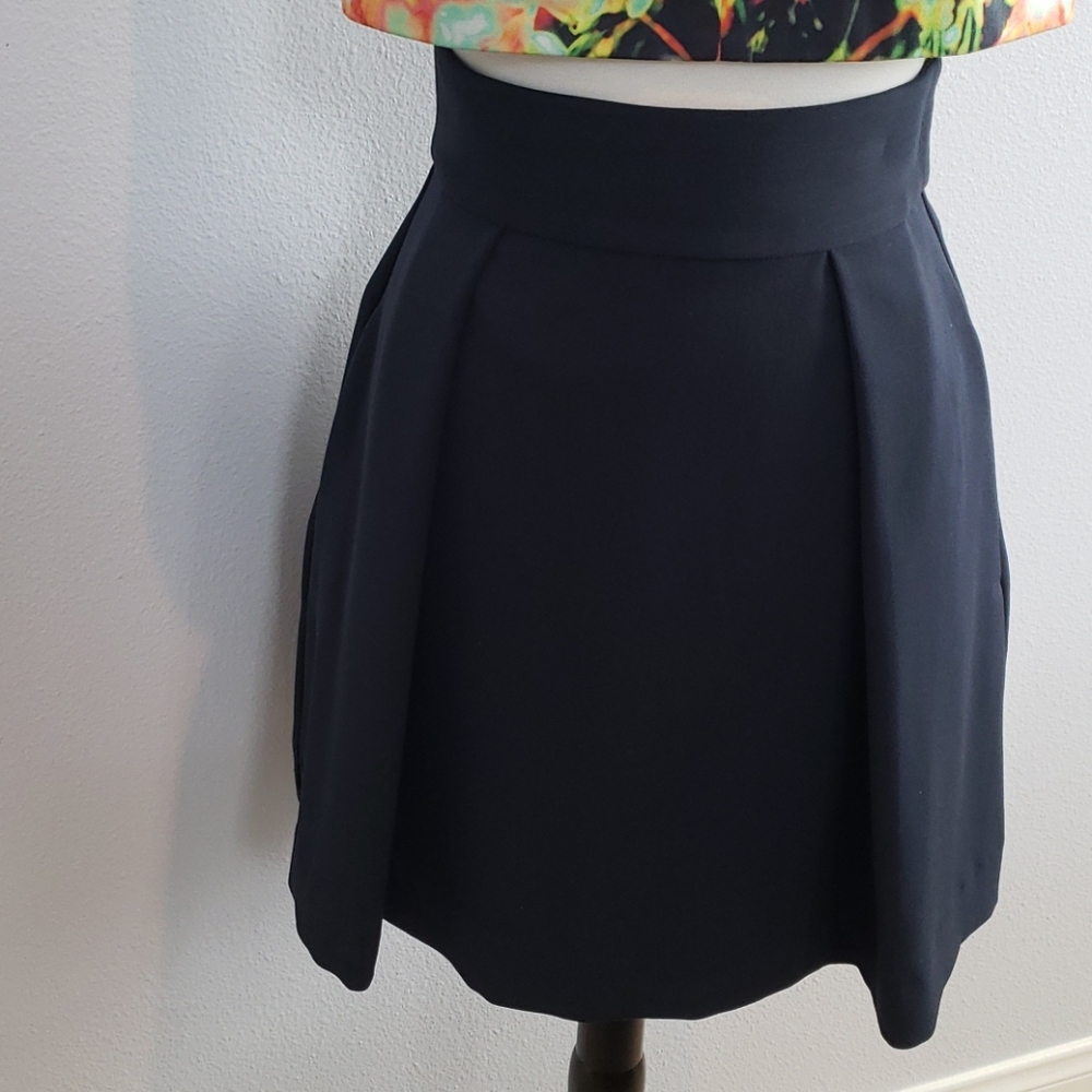 Black Halo Sanibel Two Piece Set Mini Skirt & Top - Picture 4 of 7